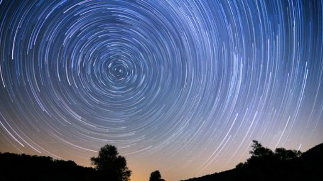 北極星と宇宙のつながりを示すスピリチュアルな解釈